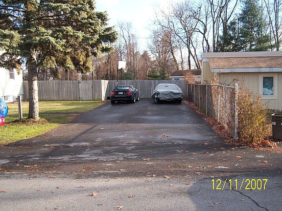 4th image of 60 Arcadia Ct