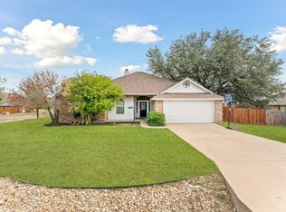 916 Winding Rd, Granbury, TX 76049