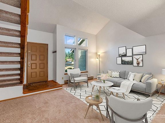 3rd image of 509 Malibu Drive SE