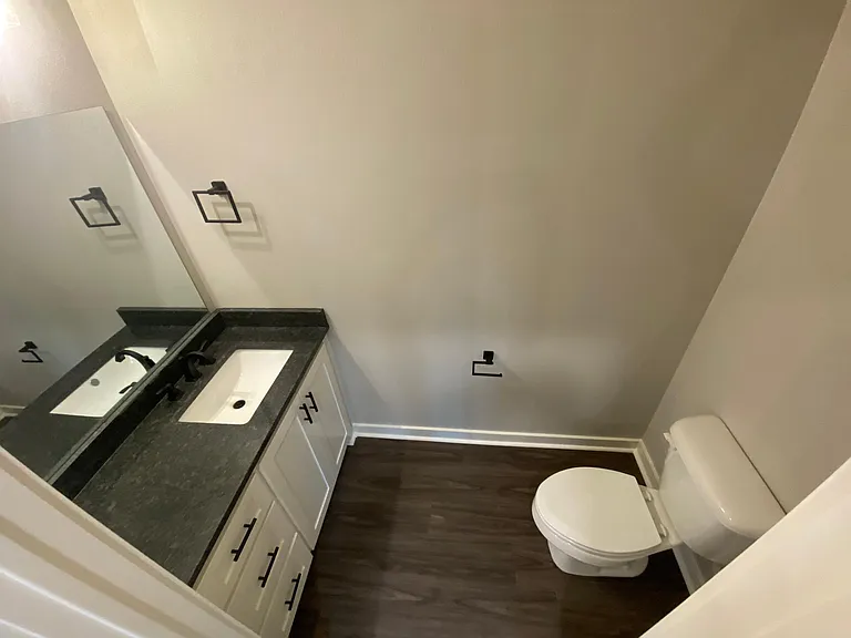 606 SW 3rd St #2 — Photo 10