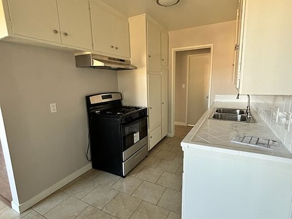 3rd image of 1136 W Broadway St #5