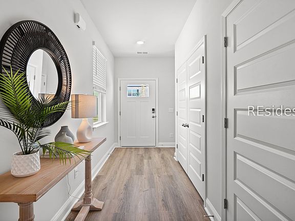 5th image of 877 Sanctum St