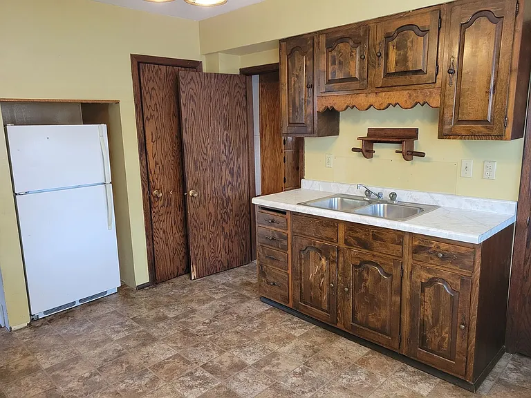 512 E Maple St — Photo 27