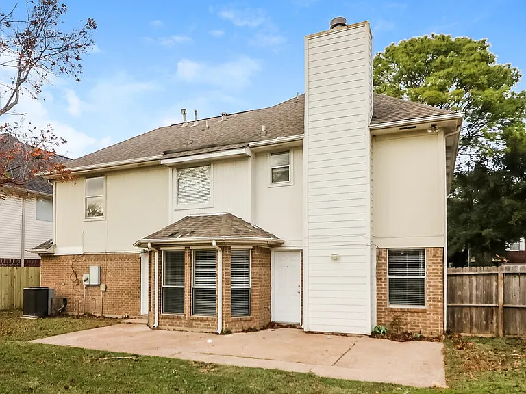 15815 Spruce River Ct — Photo 17