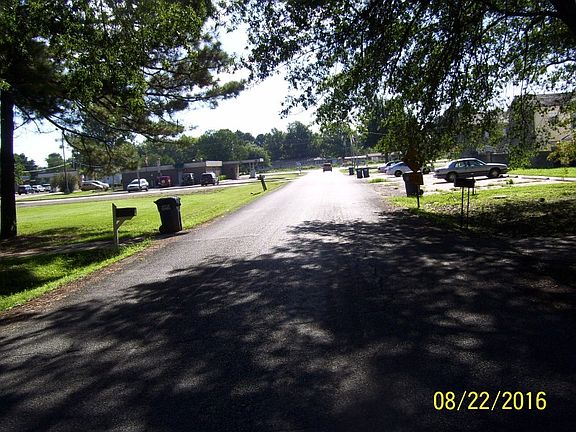 5th image of 111 Amelia Dr