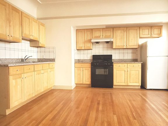 5th image of 2120 Clement St APT 4
