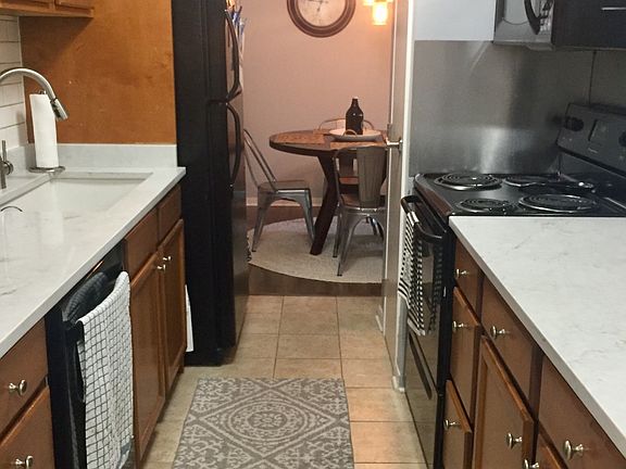 3rd image of 25 E 40th St APT 2C