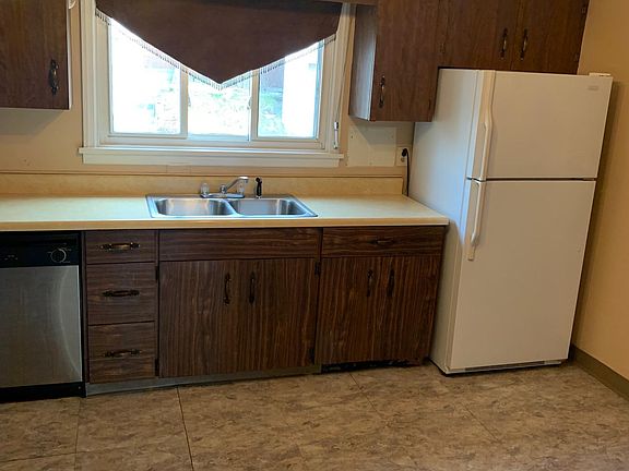 Large eat in kitchen!