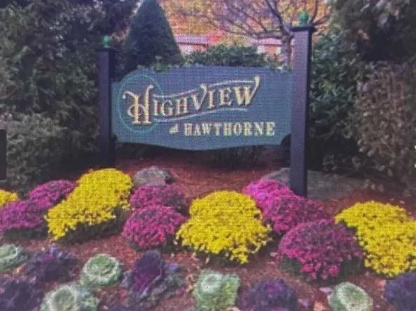 72 Metro Vista Dr, Hawthorne, NJ 07506