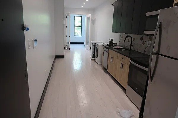 Rented by Spot It Realty LLC | media 9