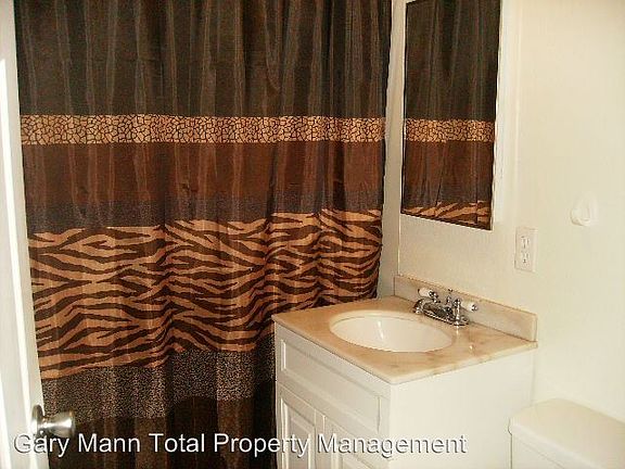 2nd image of 419 W Knolls Vista Dr