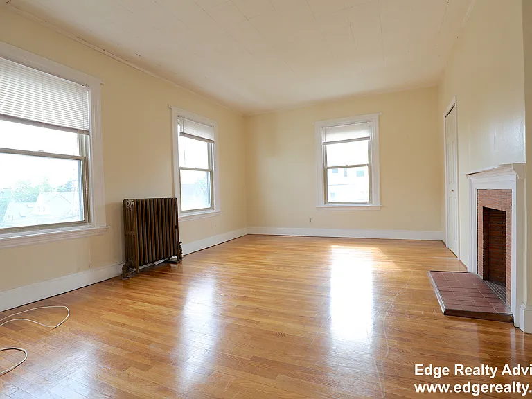 58 Leicester St #2 — Photo 12