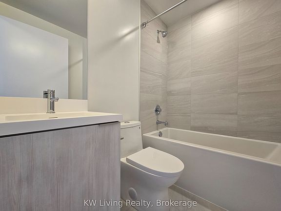 4th image of 400 King St W #1806