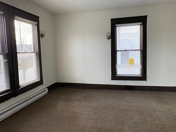 2nd image of 418 1/2 Richmond Ave