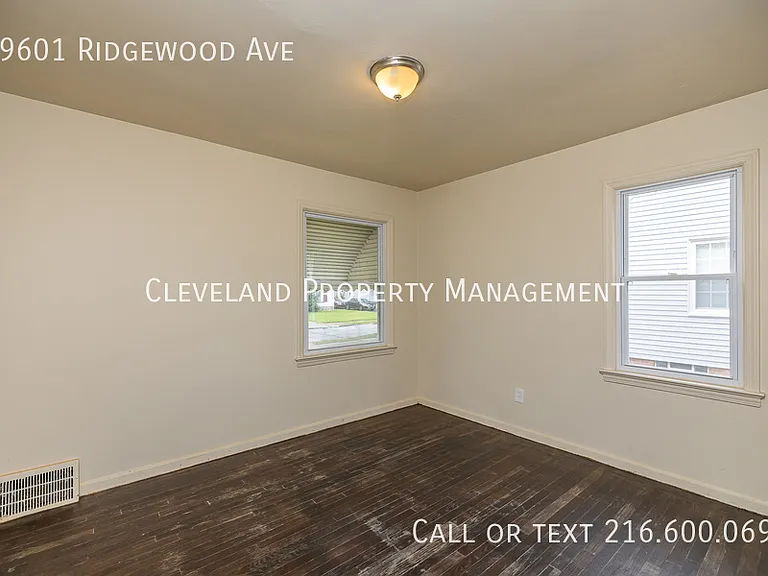 19601 Ridgewood Ave — Photo 25