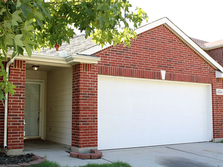 5820 Show Master Ln — Photo 2