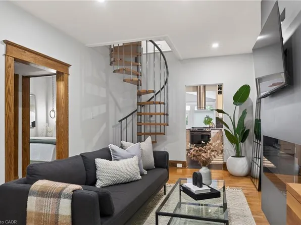 105 Highland Ave, Saint Catharines, ON L2R 4H9