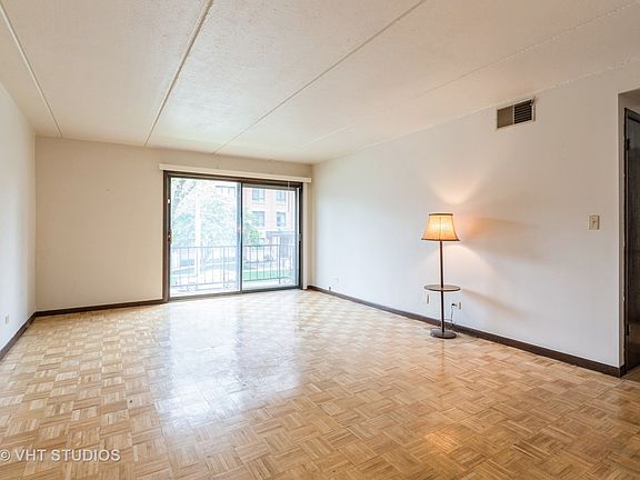 3rd image of 1623 Ashland Ave APT 2C