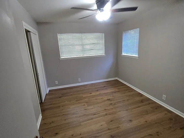 1907 Laurel Rd — Photo 5