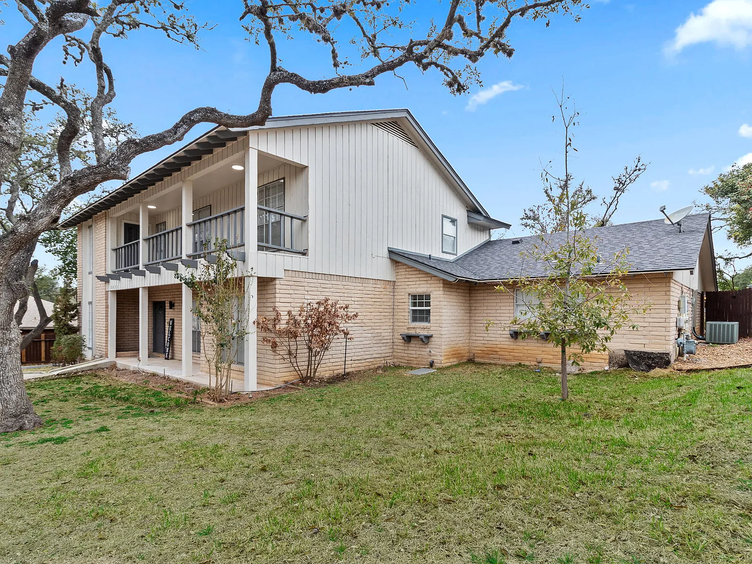 9 bed, 3918 sqft, $6,875 — Photo 4
