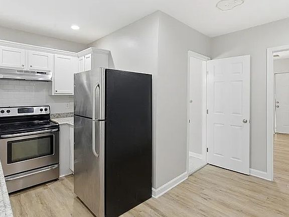 5th image of 2429 Barclay St APT 1