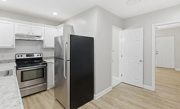 2429 Barclay St #1 — Photo 5