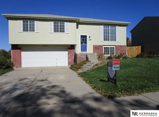 10918 Mary St, Omaha, NE 68164