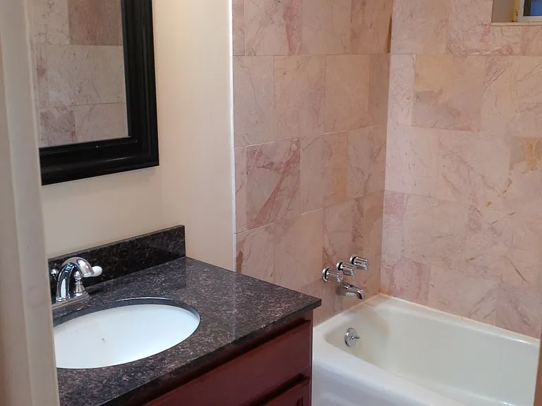 413 Pine St #1R — Photo 6