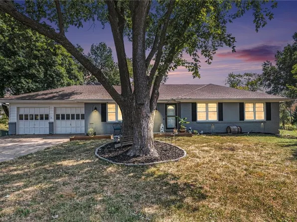 505 Spelman Dr, Smithville, MO 64089