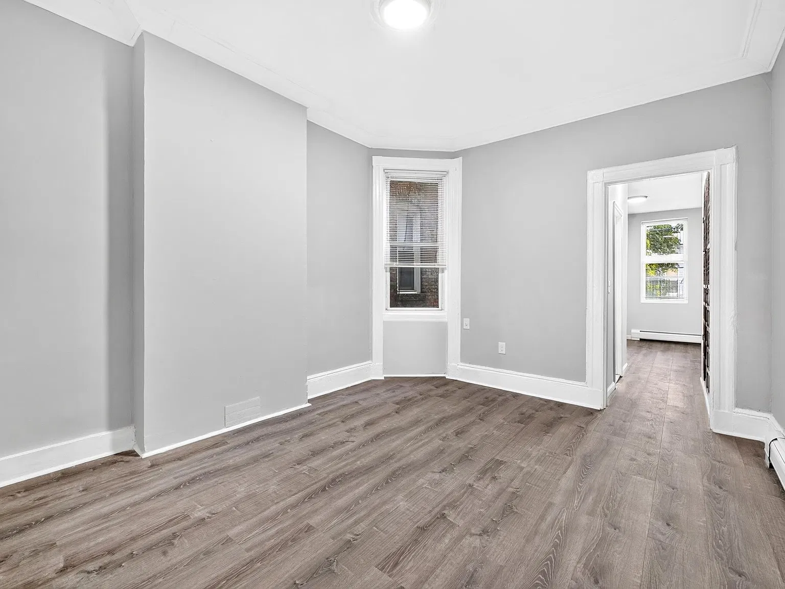 3 bed, 1.0 bath, $2,317 — Photo 4