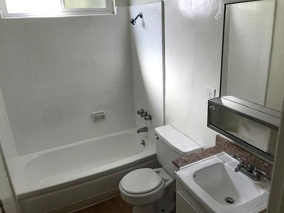 5th image of 252 S Mentor Ave APT 4