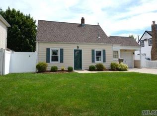 67 Anvil Ln, Levittown, NY 11756