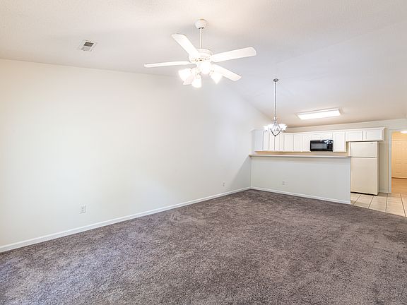 4th image of 906 Mercer Dr #1