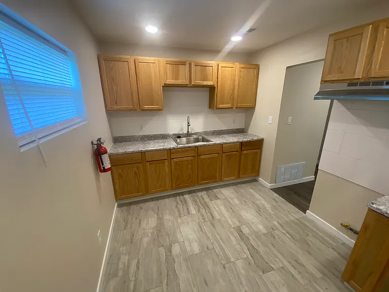 2517 E 21st Ave — Photo 15