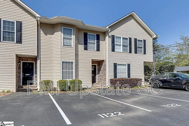 3 bed, 2.5 bath, 1512 sqft, $1,695 — Photo 3