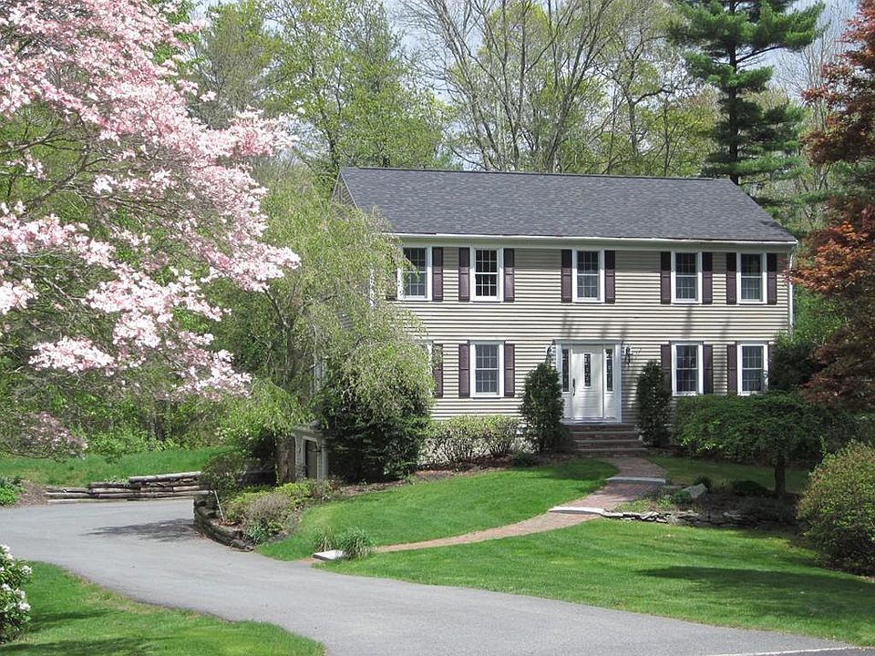 1st image of 19 Carriage House Dr