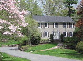 19 Carriage House Dr, Lakeville, MA 02347