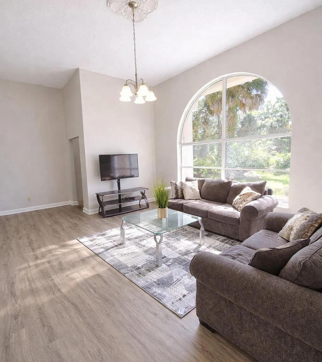 4 bed, 3.0 bath, 2600 sqft, $767 — Photo 4