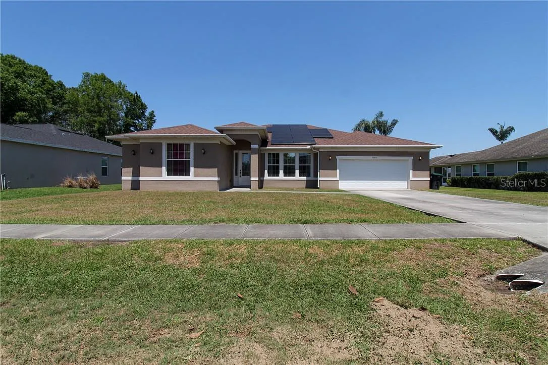 4 bed, 2639 sqft, $2,900 — Photo 1