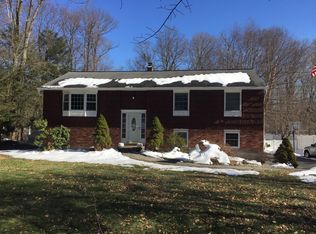 24 Baxter Ct, Mahopac, NY 10541