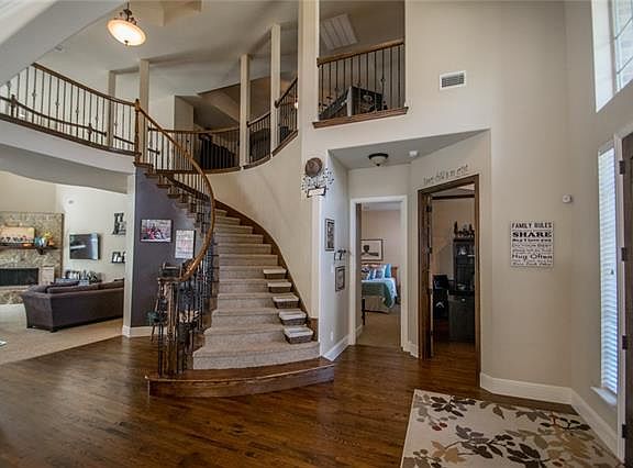5th image of 2204 Tuscany Dr