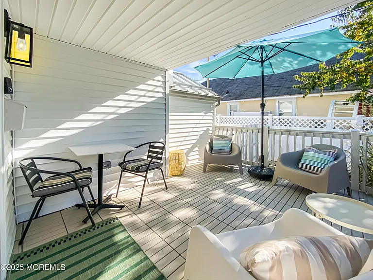 110 Curtis Pl — Photo 28