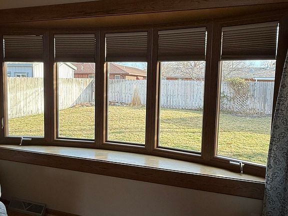 5th image of 3621 Robin Rd