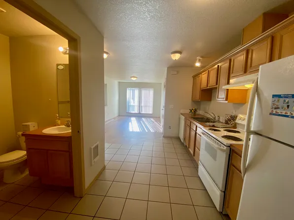 11933 SE Oak St, Portland, OR