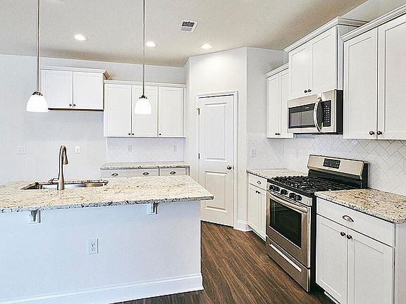 5th image of 606 Picnic Pl