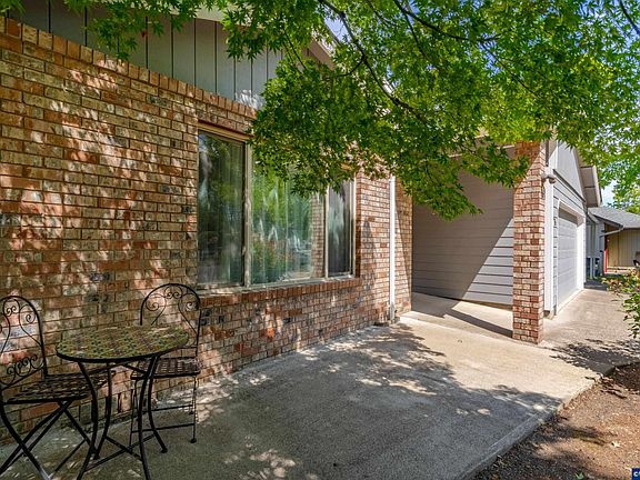 3rd image of 715 Wildflower St NE
