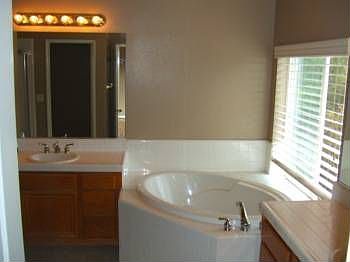 5th image of 4868 Templeton St