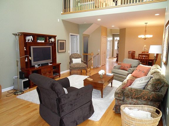 3rd image of 14807 Clover Ln
