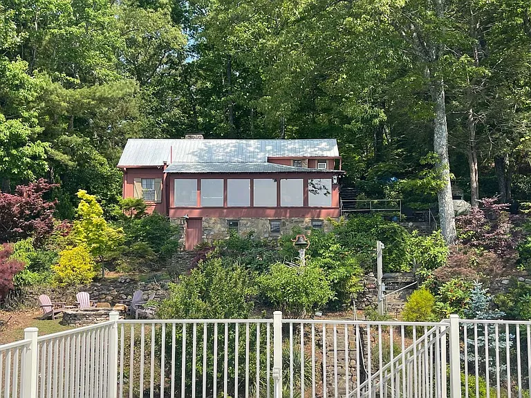 706 Old Toccoa Rd — Photo 2
