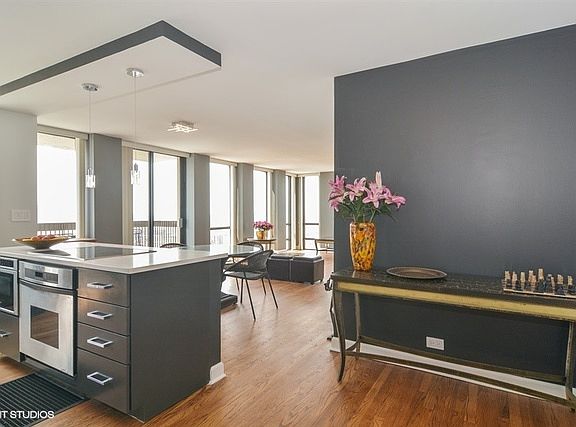 2nd image of 1660 N La Salle Dr APT 3002